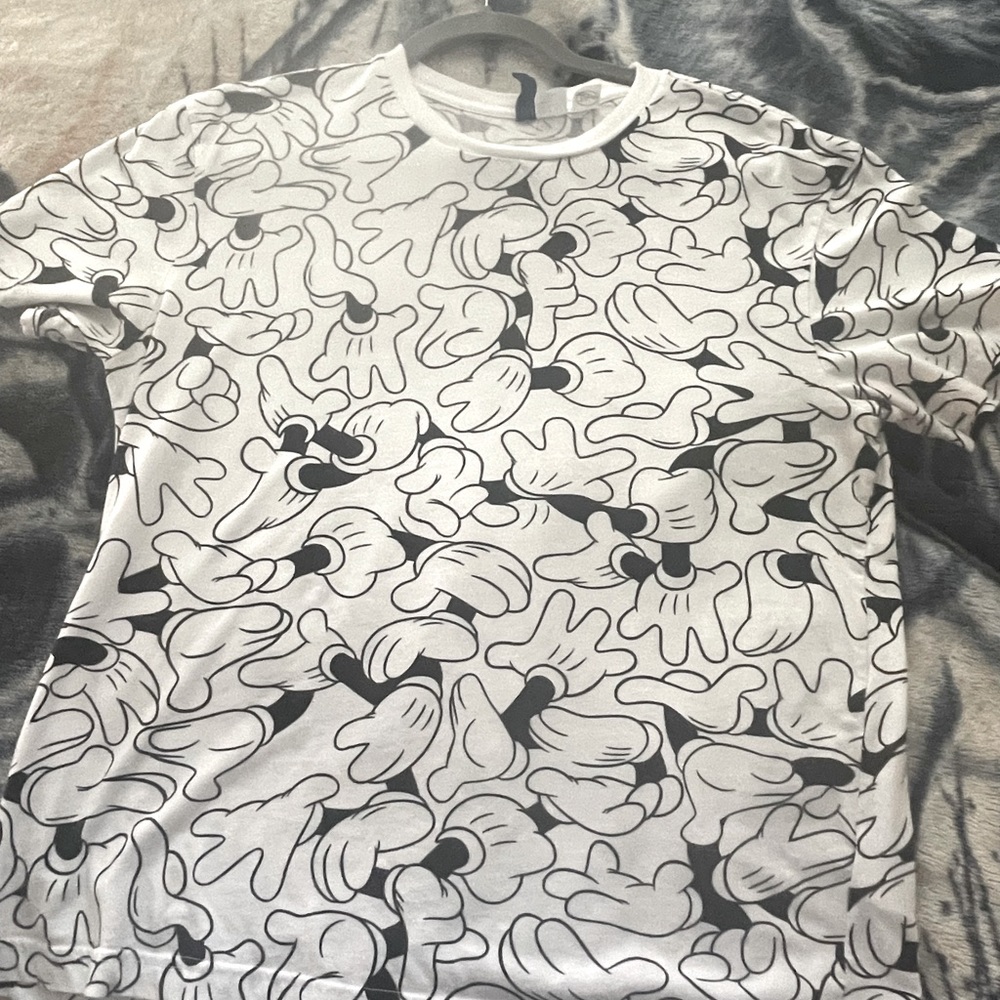 Mickey Mouse Hands tee